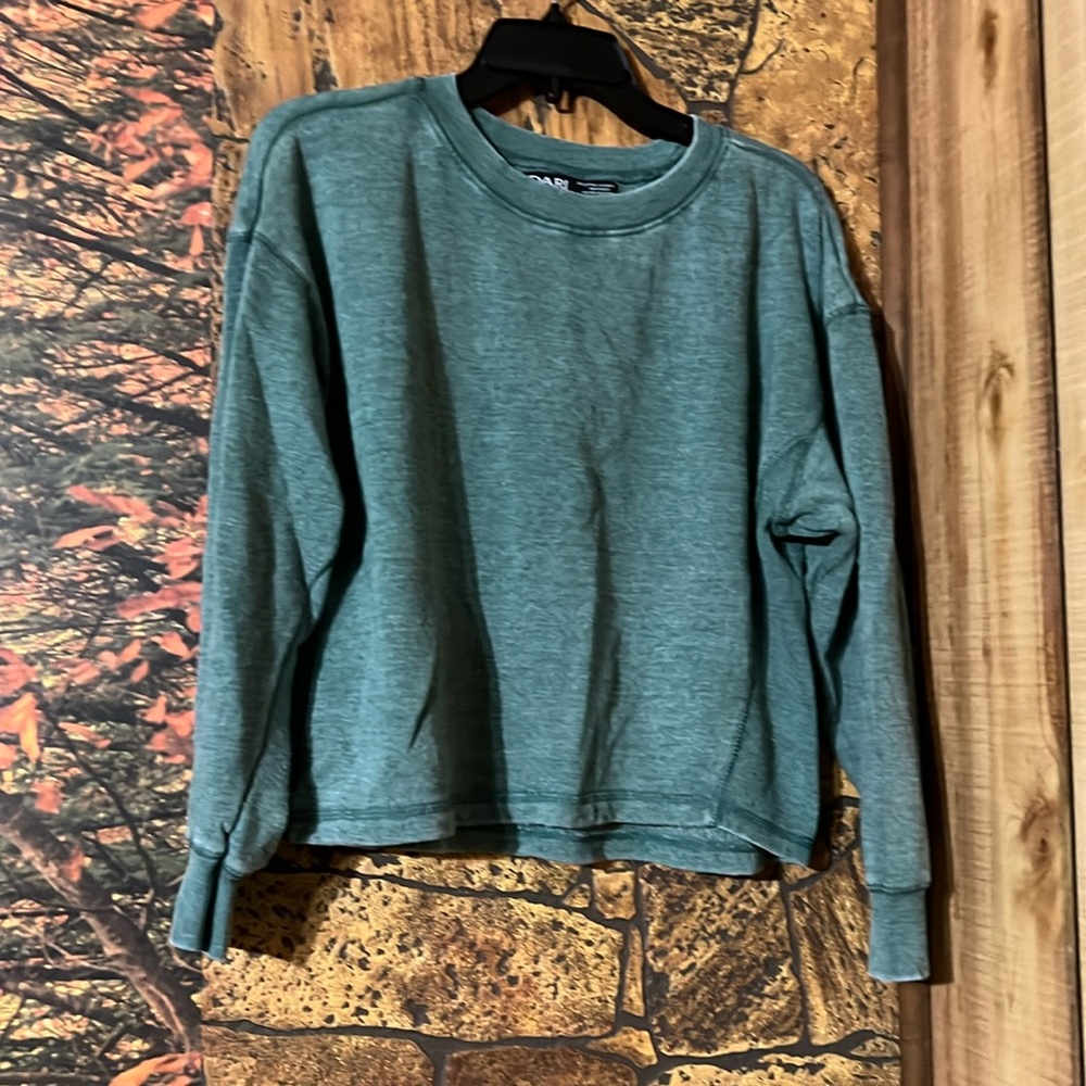 Dari faded green cropped crewneck size medium.
